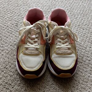 The Santa Monica HOFF women’s shoes in size 6.5